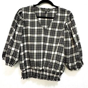 HARPER 241 VERDE- Plaid Print V-Neck Top Size Medium